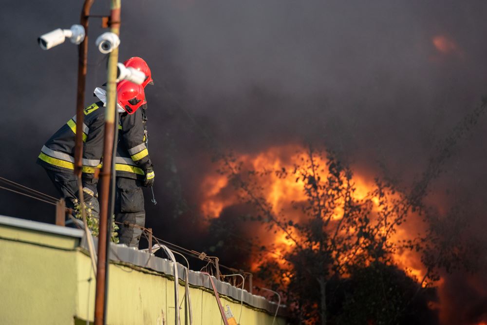 Firefighter, Six Others Injured in Fire on E 155th St & Melrose Ave